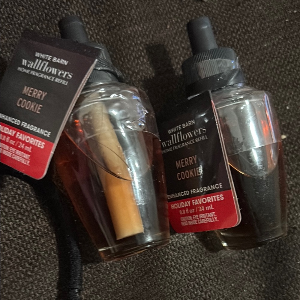 White Barn Wallflowers Refill - Merry Cookie Scent